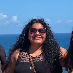 Meet your Posher, Emi